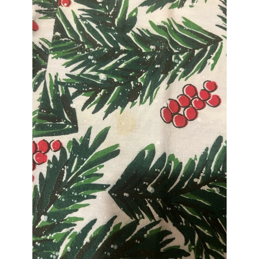 Vintage Set of  4 Christmas Napkins‎ Holiday Pine Tree Berry Holly Pattern Cloth